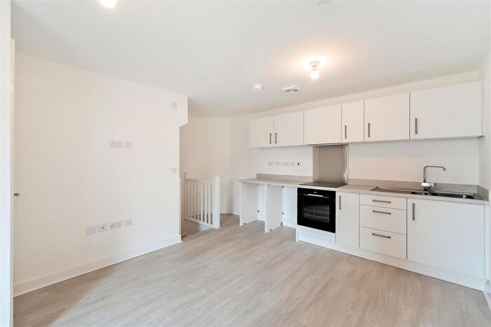2 Bedroom Town House To Rent In Acacia Fold, Seacroft, LS14