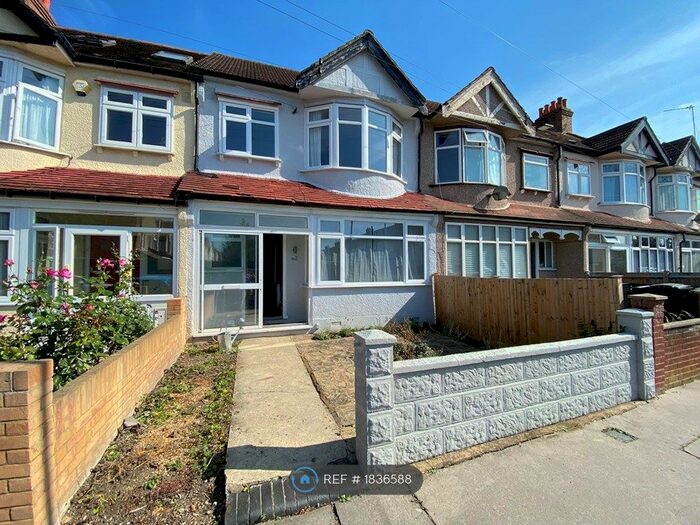 3 Bedroom Terraced House To Rent In Addiscombe Avenue, Croydon, CR0