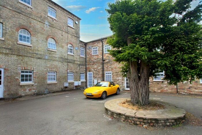 1 Bedroom Ground Flat To Rent In St. Neots Road, St. Neots, Cambridgeshire, PE19