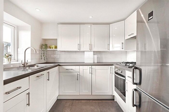 2 Bedroom Apartment To Rent In Coleherne Road, London, SW10
