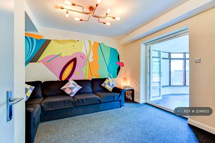 6 Bedroom Semi-Detached House To Rent In Auckland Drive, Brighton, BN2