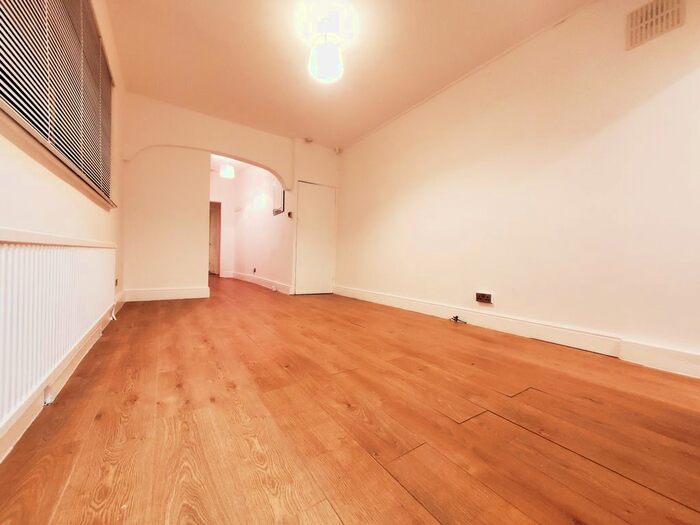 2 Bedroom Flat To Rent In St. Helens Road, Westcliff-On-Sea, Essex, SS0