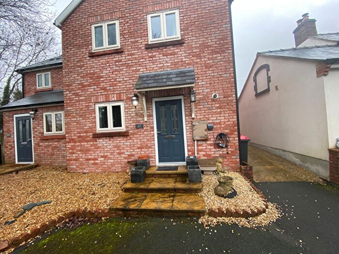 3 Bedroom Semi Detached House For Sale In New Road, Telford, TF2