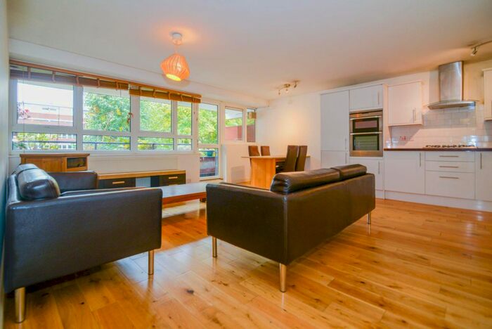 4 Bedroom Flat To Rent In Goulden House, Bullen Street, London, SW11