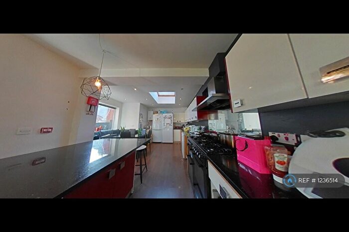 10 Bedroom Terraced House To Rent In Great Western Street, Rusholme, M14