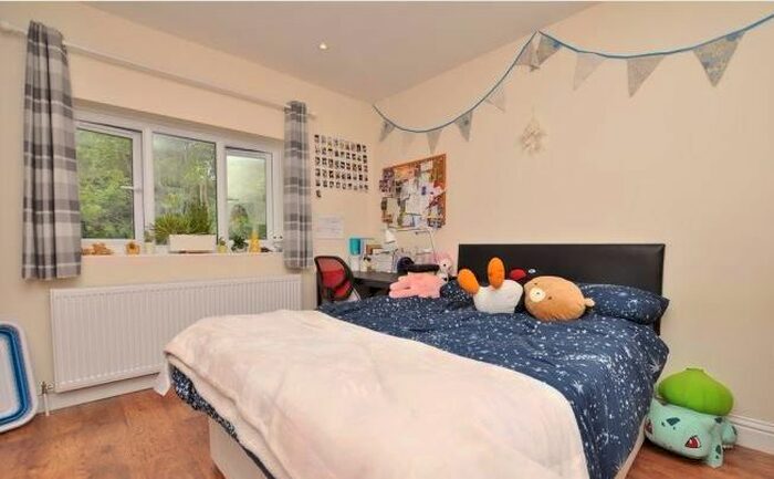 7 Bedroom Semi-Detached House To Rent In Beech Grove, Guildford, GU2