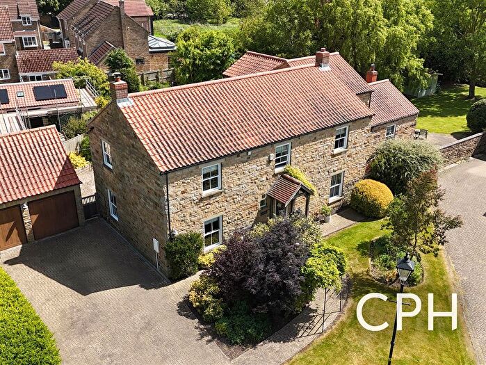 4 Bedroom Property For Sale In Jersey Court, Irton, Scarborough, YO12
