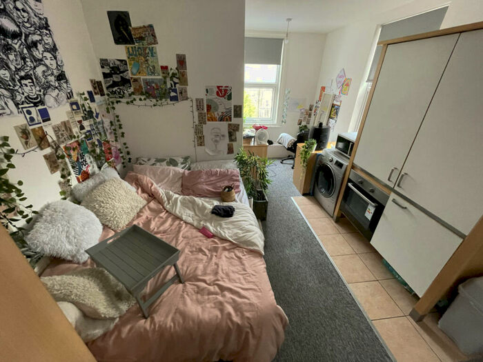 Studio To Rent In Hyde Park Road, Leeds, West Yorkshire, LS6