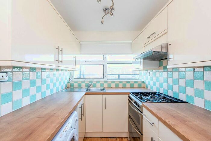 1 Bedroom Flat To Rent In Churchill Gardens, Pimlico, London, SW1V