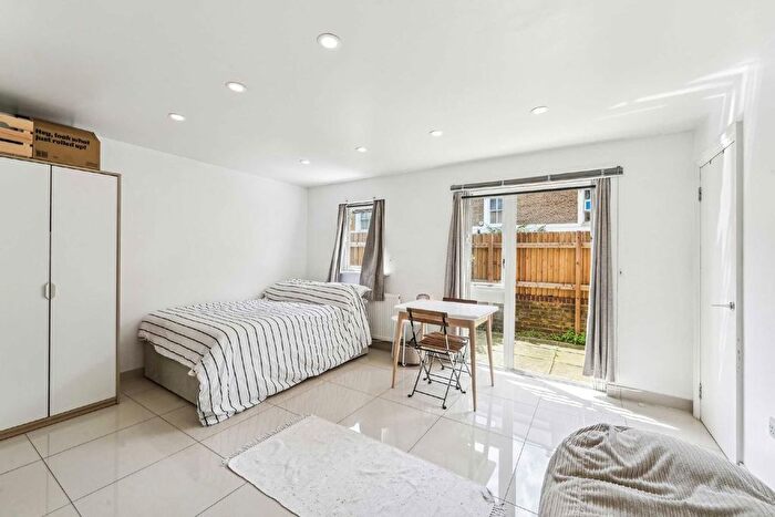 Studio To Rent In Cambridge Grove, Hammersmith, W6