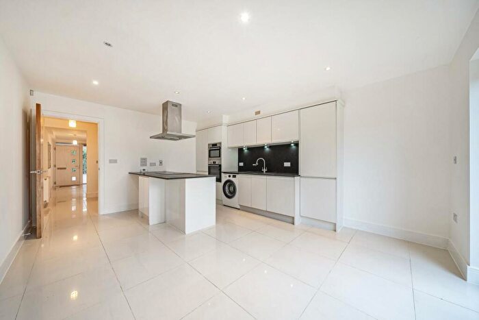 3 Bedroom Terraced House For Sale In Kingston Road, New Malden, KT3