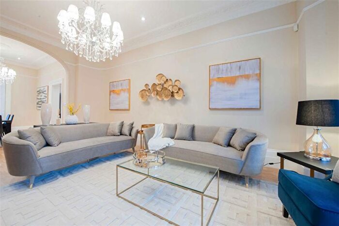 3 Bedroom Flat To Rent In Stanhope Gardens, South Kensington, SW7