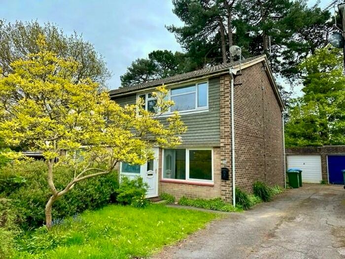 3 Bedroom Semi-Detached House To Rent In Beechwood Gardens, Midanbury, SO18