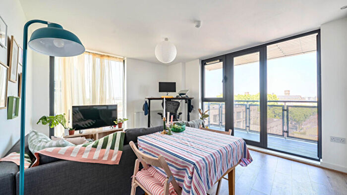 1 Bedroom Flat For Sale In Fondant Court, E3