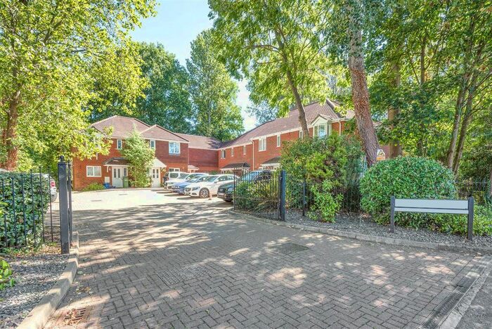 3 Bedroom End Of Terrace House To Rent In Riverhill Mews, Worcester Park KT4