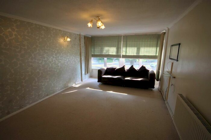 2 Bedroom Flat To Rent In Love Lane, Woodford Green, IG8