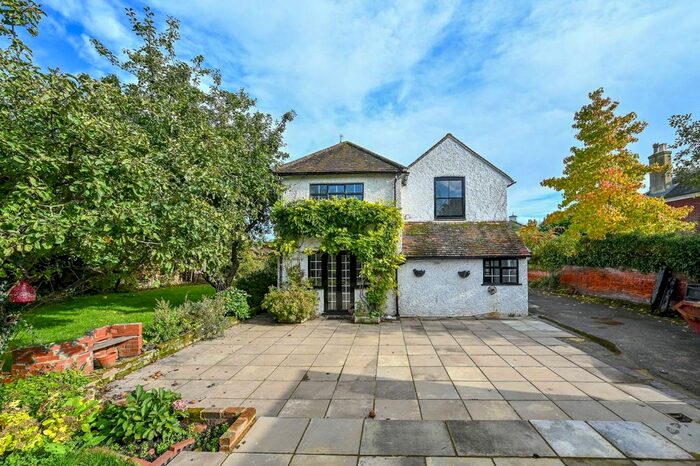 5 Bedroom Property To Rent In High Street, Chobham, GU24