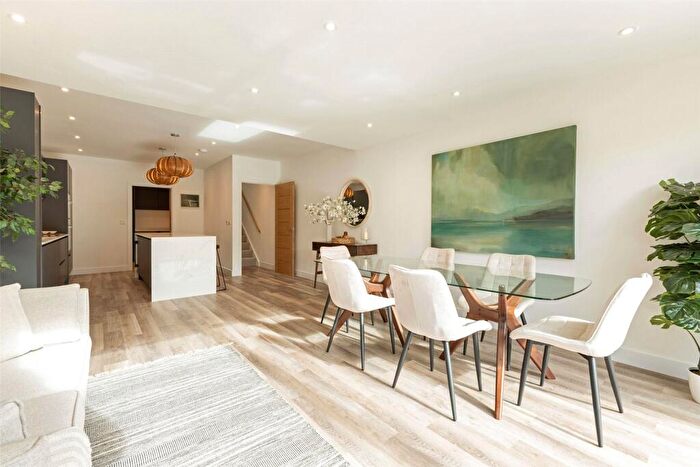 3 Bedroom Semi-Detached House For Sale In Petersfield Road, Winchester, Hampshire, SO23