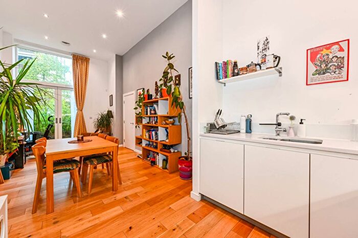 2 Bedroom Flat To Rent In Casbeard Street, Finsbury Park, London, N4
