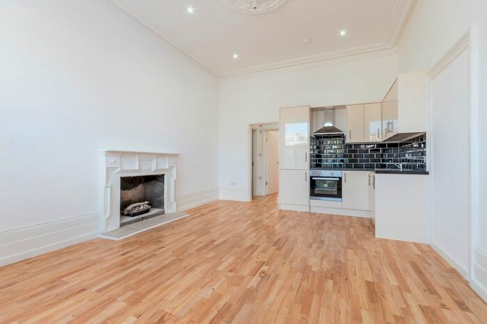 2 Bedroom Flat To Rent In Lawrence Road, South Norwood, SE25