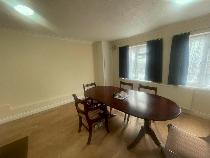 2 Bedroom Flat To Rent In Park Lane, Wembley, Greater London, HA9