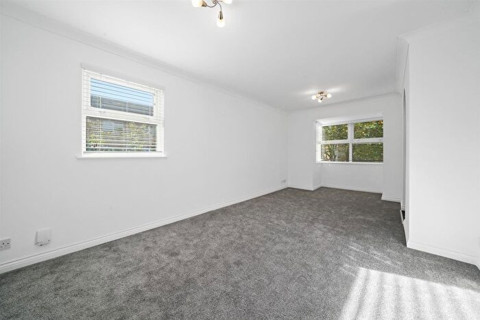 2 Bedroom Flat To Rent In Acton Lane, London, W4