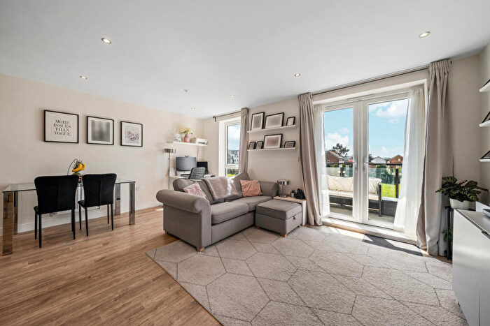 1 Bedroom Apartment For Sale In Addlestone, Surrey, KT15