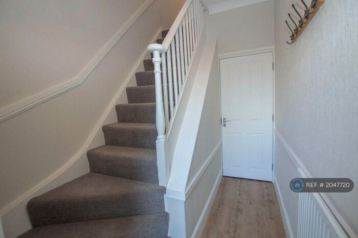 2 Bedroom Flat To Rent In Ashburnham Road, Bedford, MK40
