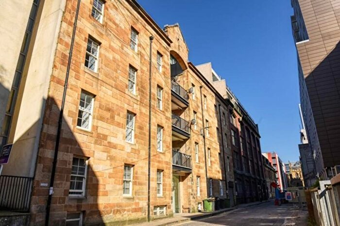 3 Bedroom Flat To Rent In Fox Street, Glasgow, G1