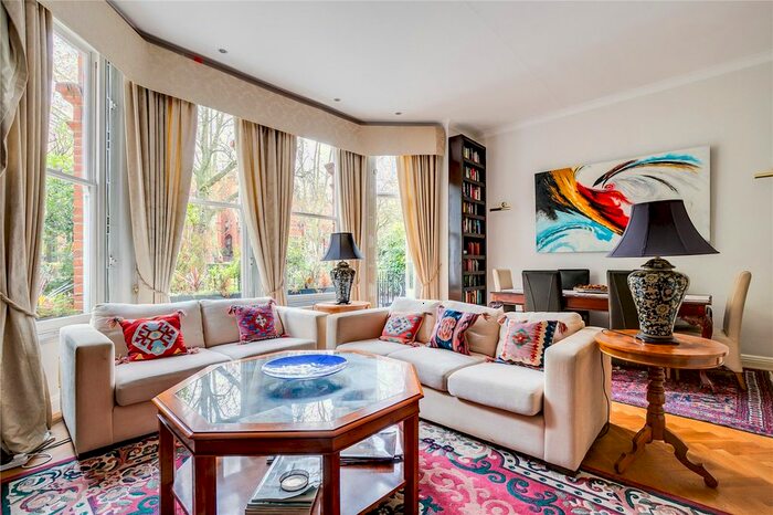 3 Bedroom Flat To Rent In Courtfield Road, South Kensington, SW7