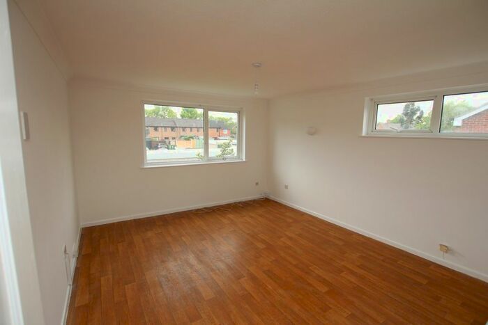 3 Bedroom Flat To Rent In Streetfield Road, Slinfold, Horsham, RH13