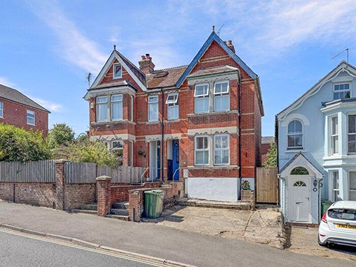 3 Bedroom Semi-Detached House For Sale In Cowes, PO31