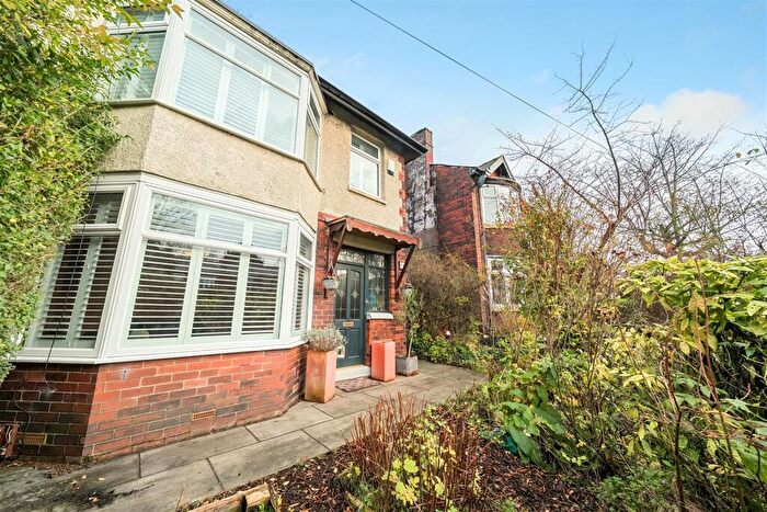 3 Bedroom Semi Detached House For Sale In Radcliffe New Road, Whitefield, M45