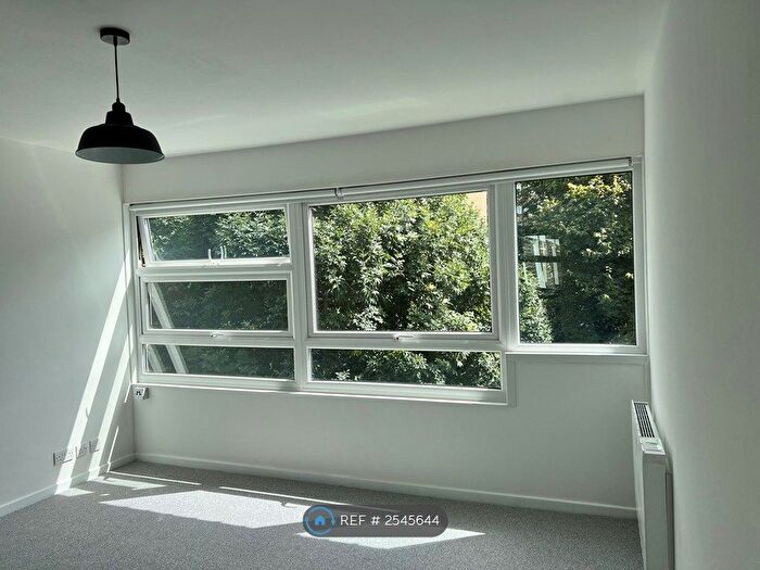 2 Bedroom Flat To Rent In Somerhill Road, Hove, BN3