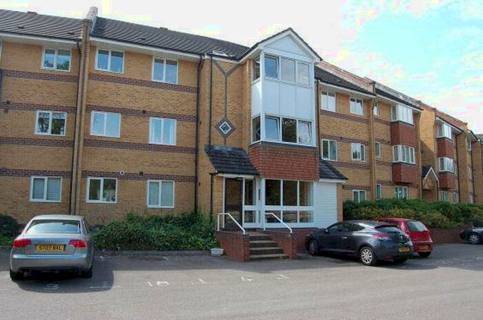 2 Bedroom Flat To Rent In Armour Hill, Tilehurst, Reading, RG31