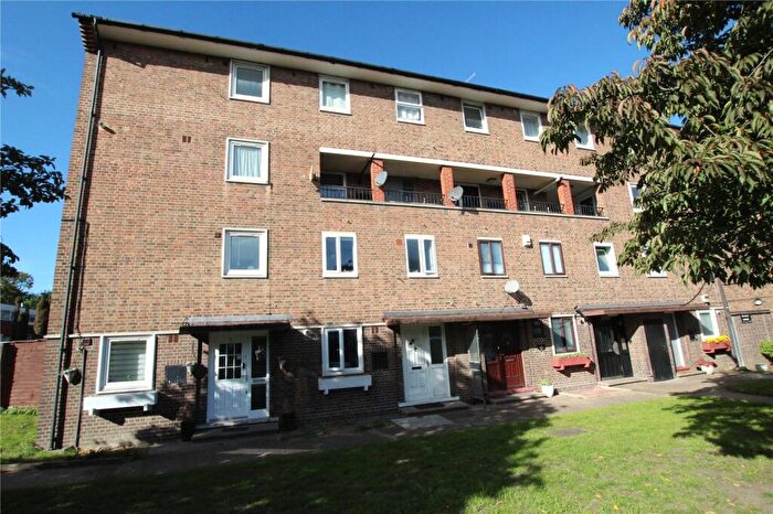 2 Bedroom Maisonette For Sale In Charles Grinling Walk, Woolwich, SE18