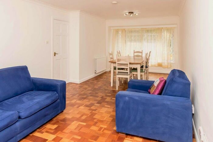 2 Bedroom Flat To Rent In Castlebar Hill, London, W5