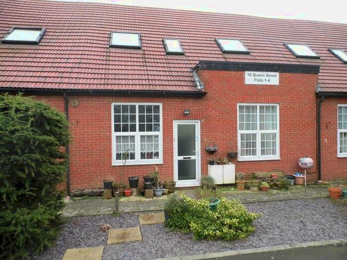 2 Bedroom Flat To Rent In Queen Street, Desborough, Northants, NN14