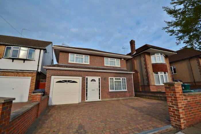 4 Bedroom Detached House To Rent In Cavendish Road, High Barnet, Hertfordshire, EN5