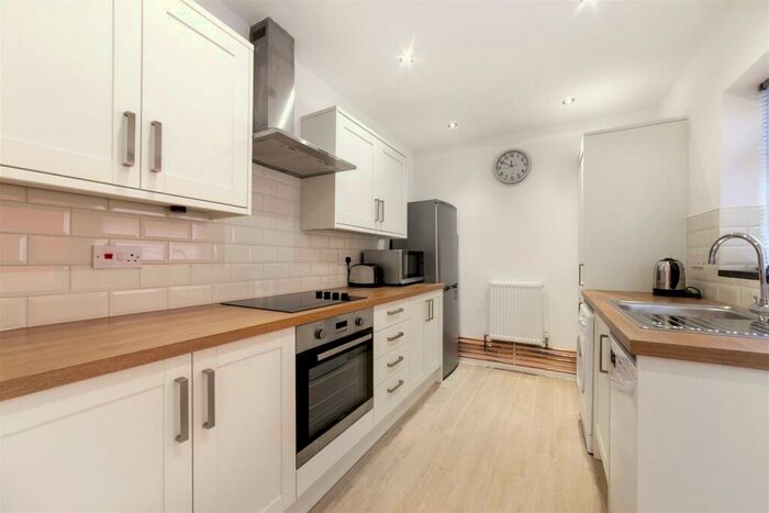 2 Bedroom Flat To Rent In Simonside Terrace, Heaton, NE6