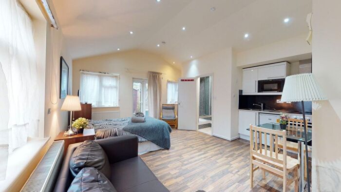 Studio To Rent In Brondesbury Park, London, NW6
