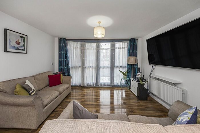 2 Bedroom Flat For Sale In Kinglet Close, London, E7