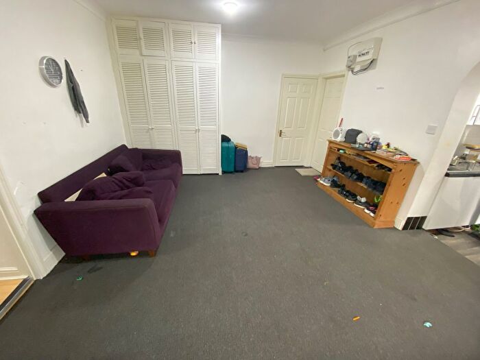 1 Bedroom Flat To Rent In Hanworth Road, Feltham, Greater London, TW13