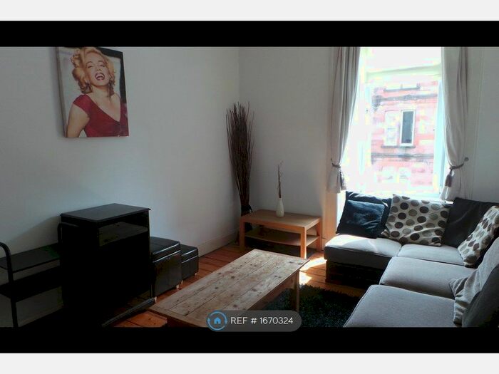 3 Bedroom Flat To Rent In Deanston Drive, Glasgow, G41