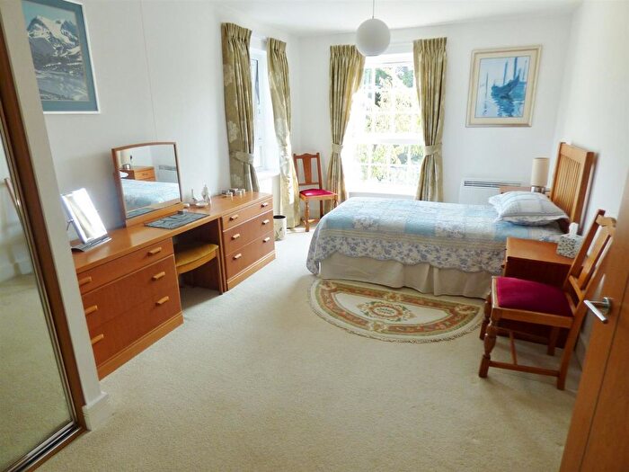 2 Bedroom Flat To Rent In Claridge House, Church Street, Littlehampton, BN17