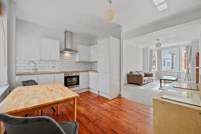 2 Bedroom Flat To Rent In Blythe Road, London, W14