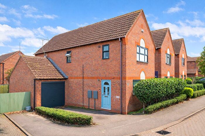 3 Bedroom Detached House For Sale In The Hythe, Two Mile Ash, Milton Keynes, MK8