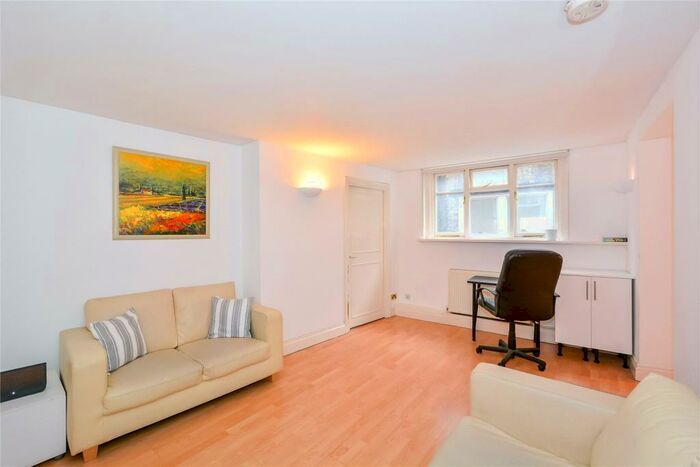 1 Bedroom Flat To Rent In Abbott's Chambers, Bishopsgate, London, EC2M