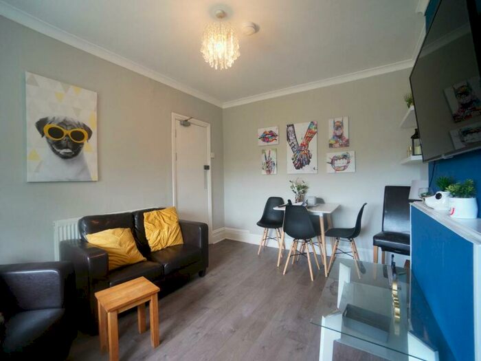 4 Bedroom House To Rent In Caellepa, Bangor, Gwynedd, LL57