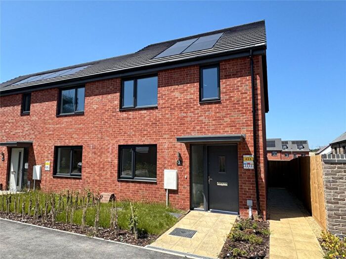 3 Bedroom Semi-detached House For Sale In Rostron Way, Bordon, Hampshire, GU35